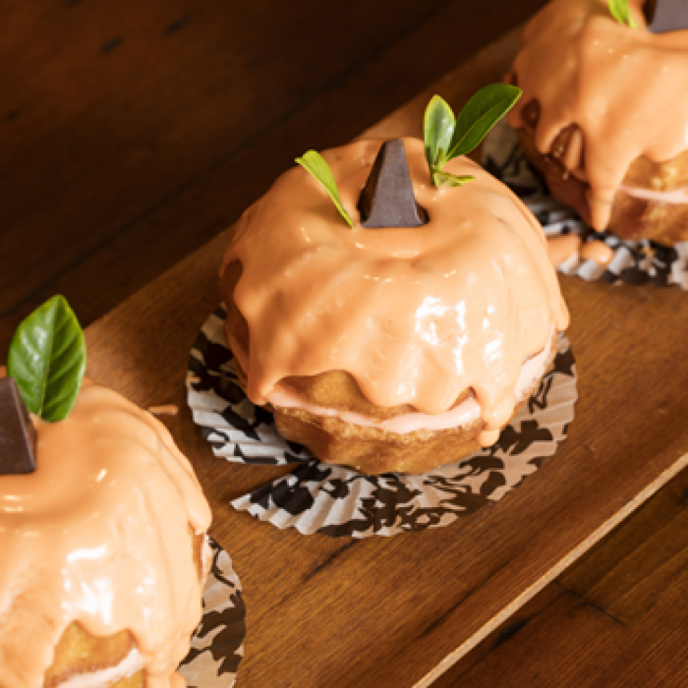 Apple-and-Pear-Mini-Bundt-Cakes-Web