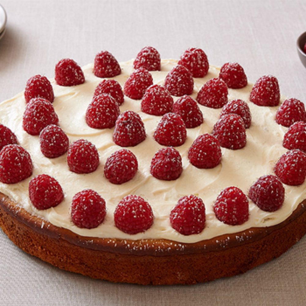 Lemon-Cake-with-Mascarpone-Cream-and-Raspberries