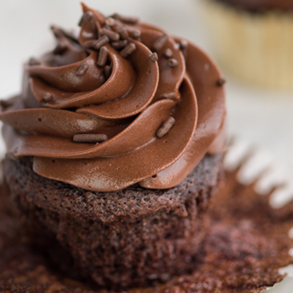 Moms-Traditional-Chocolate-Cupcakes-Web-p7vaix3mvee055wtpeb55rqxxklh5wn31zgy03ql8w