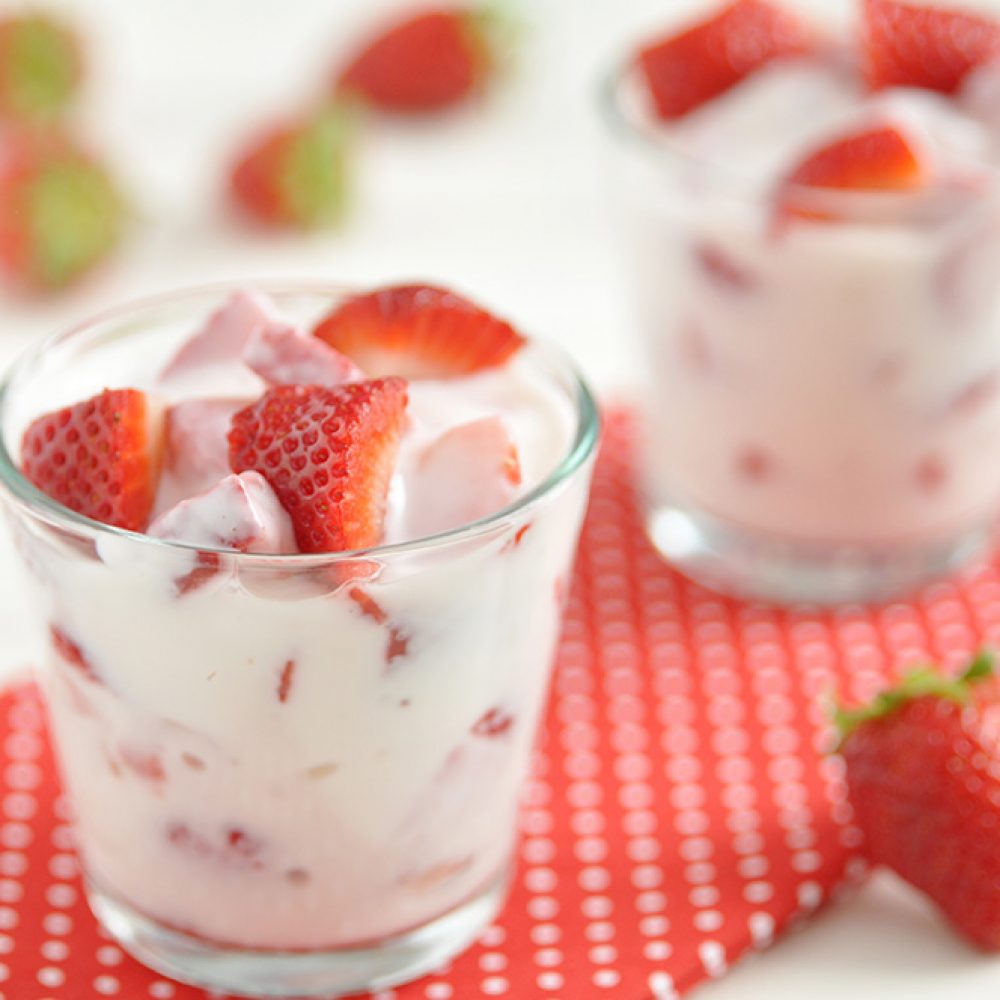 19395837 - yoghurt with strawberries